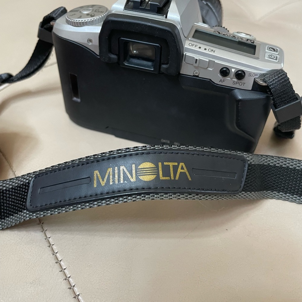 MINOLTA MAXXUM 4 CAMERA & MINOLTA QUANTARAY 28:90mm LENS WITH BAG - Picture 14 of 16
